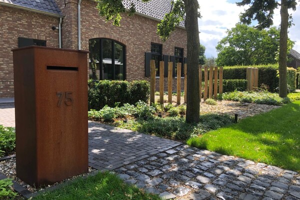 Landelijke tuin in boerderijstijl in Horst