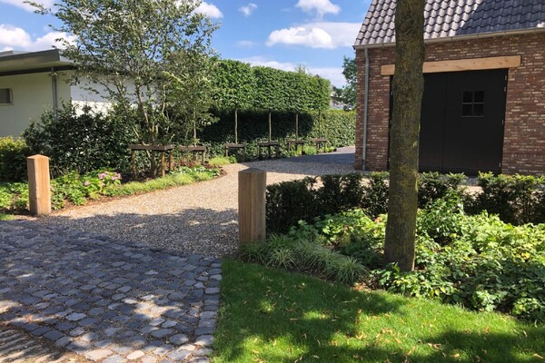 Landelijke tuin in boerderijstijl in Horst