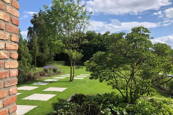 Landelijke tuin in boerderijstijl in Horst